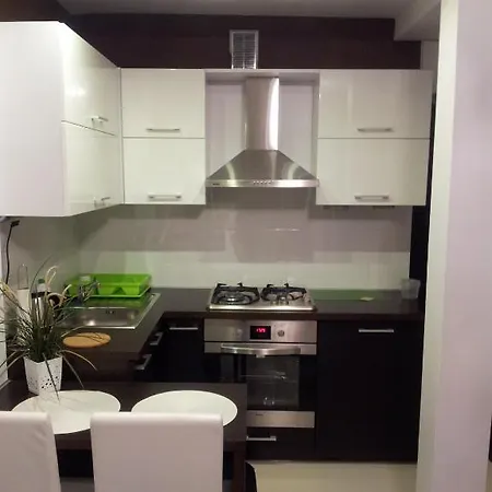 Atrium Apartment *